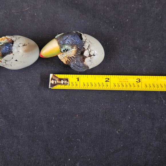 Three Hatching Toucan Babies Clay Figurines Signed HFM - Picture 4 of 7